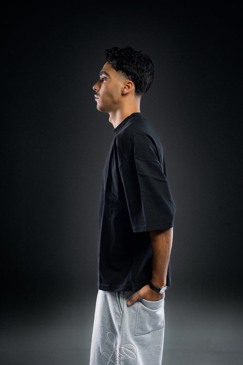 black basic t-shirt